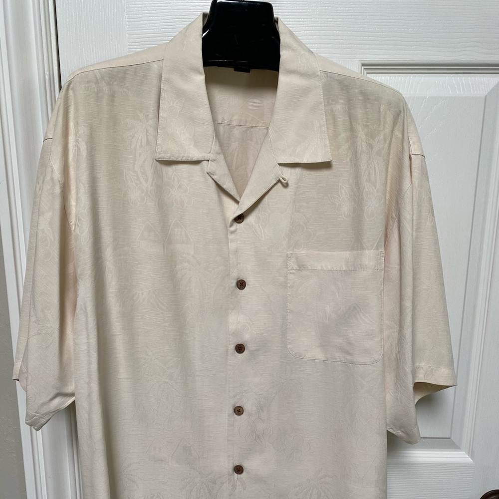 Mens vintage Tommy Bahama XL silk Hawaiian shirt